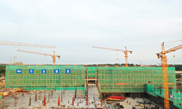 600门诊楼封顶.jpg